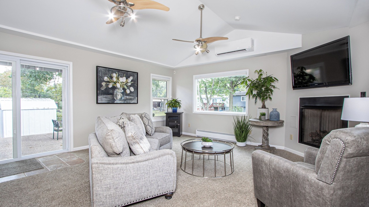 Photo of Livingroom in Fenton