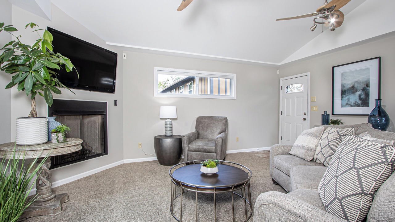 Photo of Livingroom in Fenton