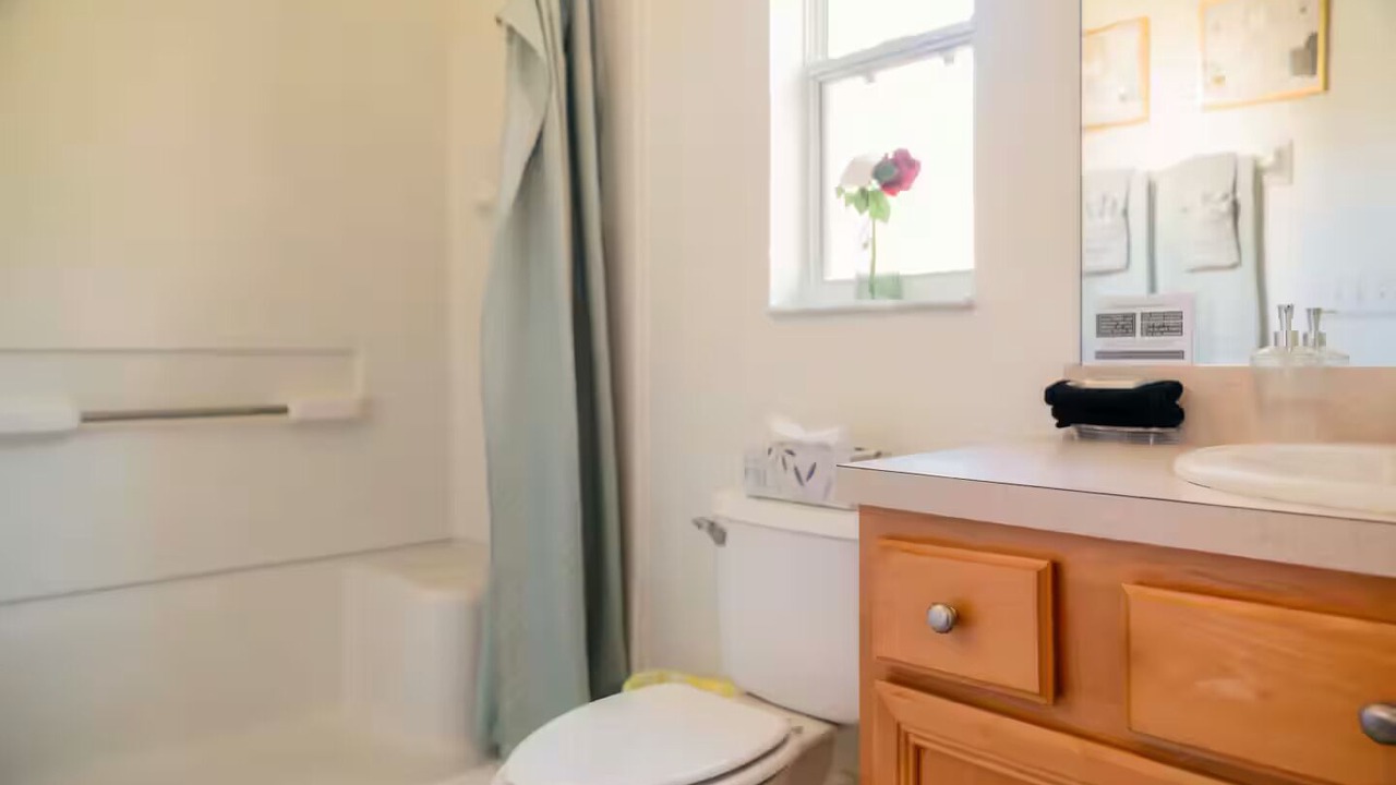 Photo of Bathroom in Lake Berkley