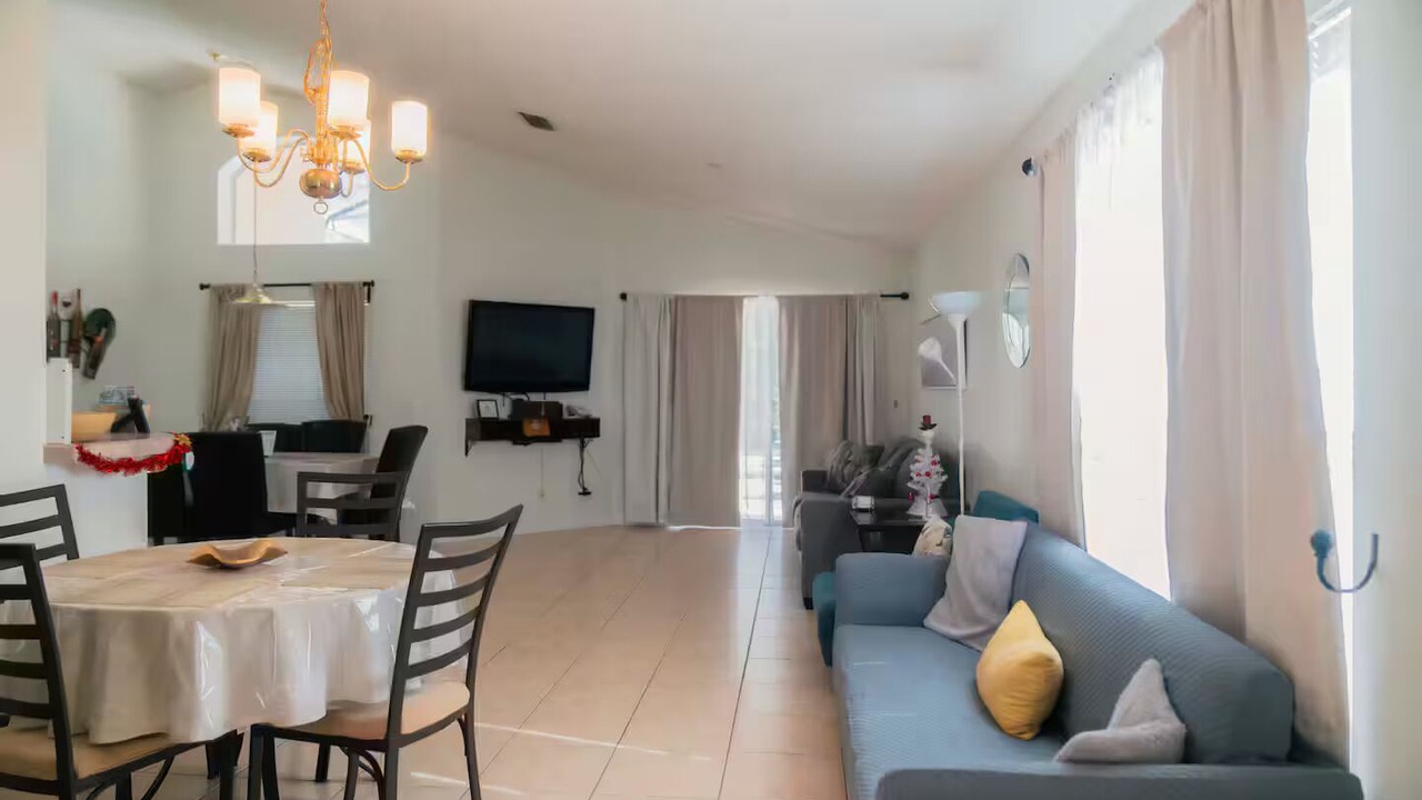 Photo of Livingroom in Lake Berkley
