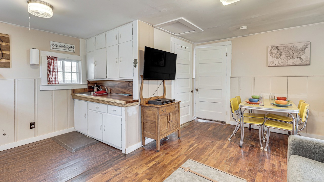 Photo of Livingroom in Rockaway Beach