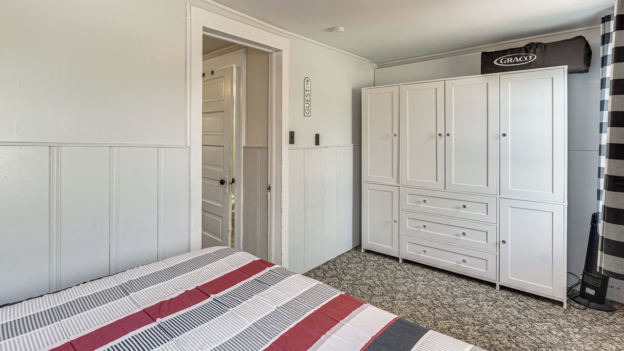 Photo of Bedroom in Rockaway Beach