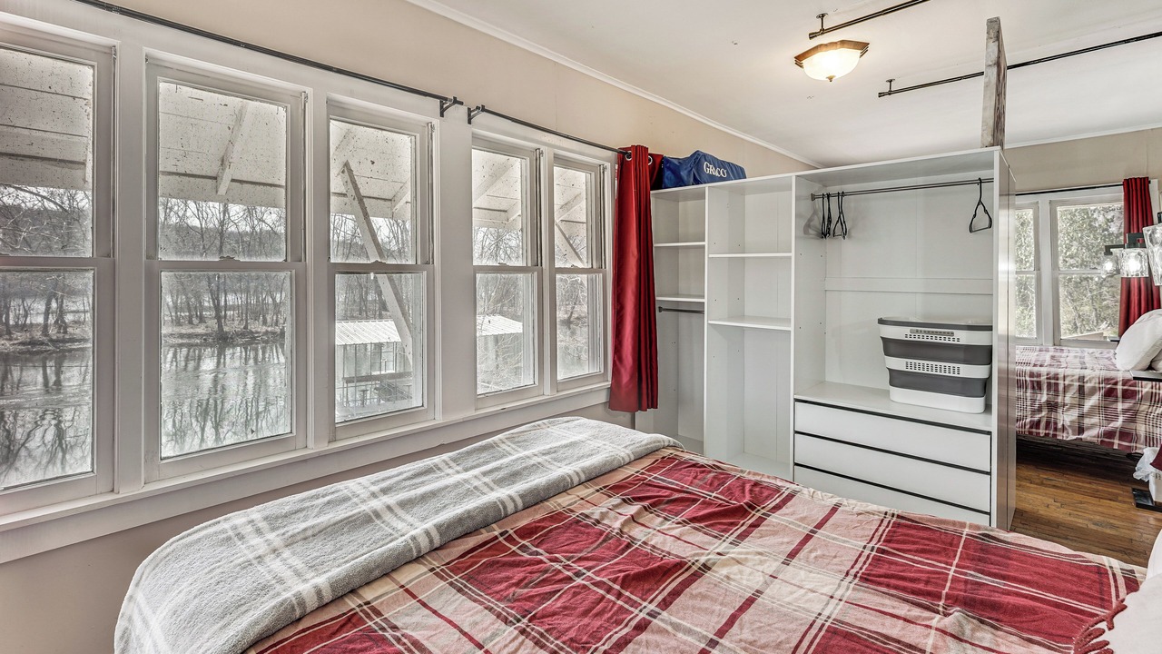 Photo of Bedroom in Rockaway Beach