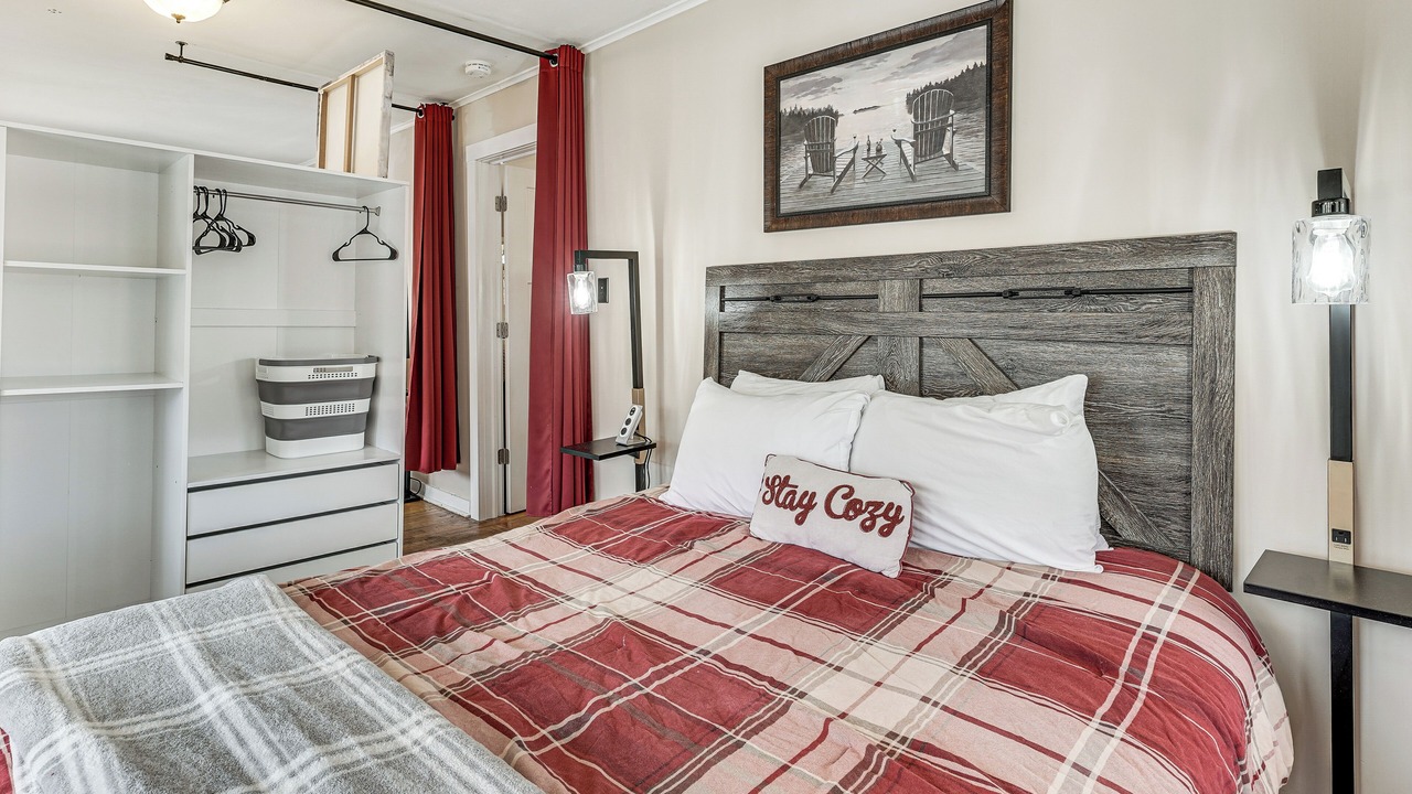 Photo of Bedroom in Rockaway Beach