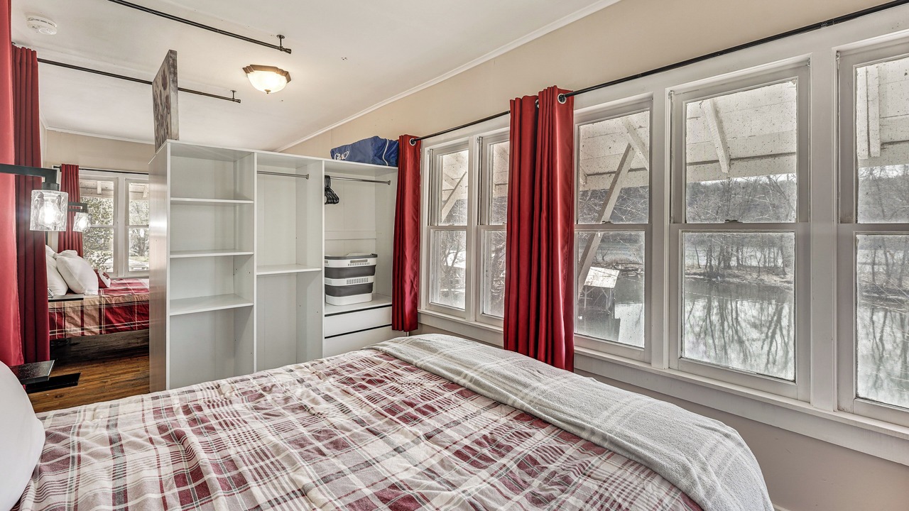 Photo of Bedroom in Rockaway Beach