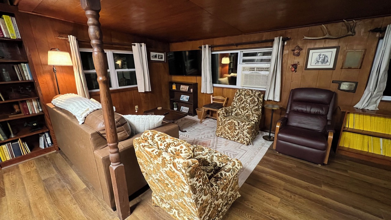 Photo of Livingroom in Kiowa County