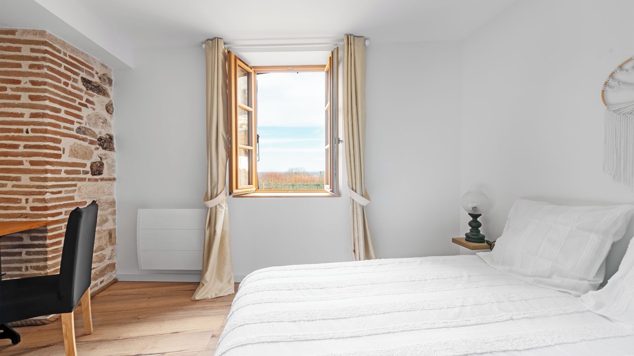 Photo of Bedroom in Castelnau-de-Montmiral