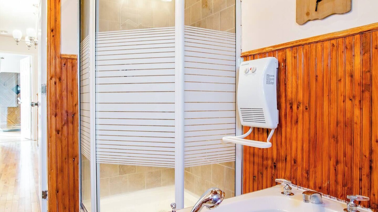 Photo of Bathroom in Saint-Hubert