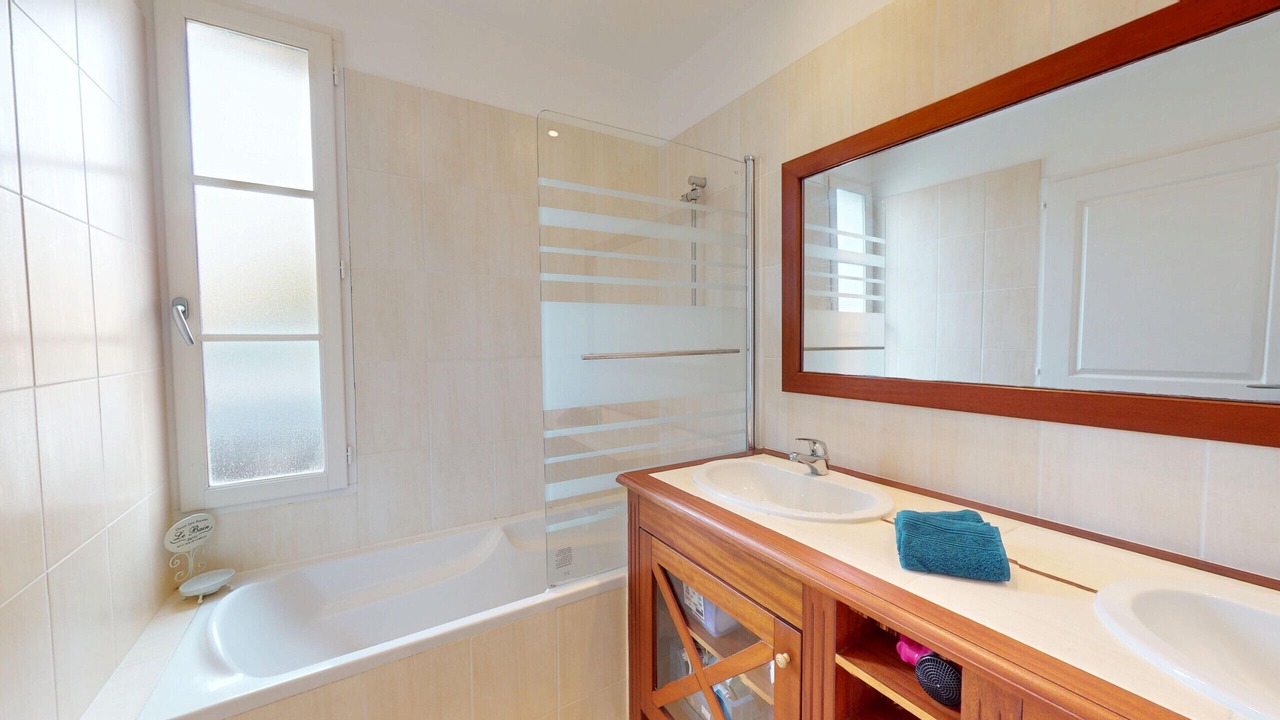 Photo of Bathroom in L'Aiguillon-sur-Vie