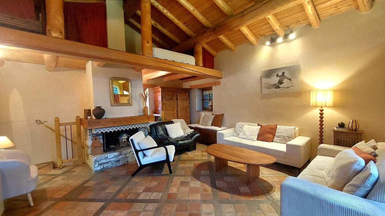 Photo of Livingroom in Arc-1800