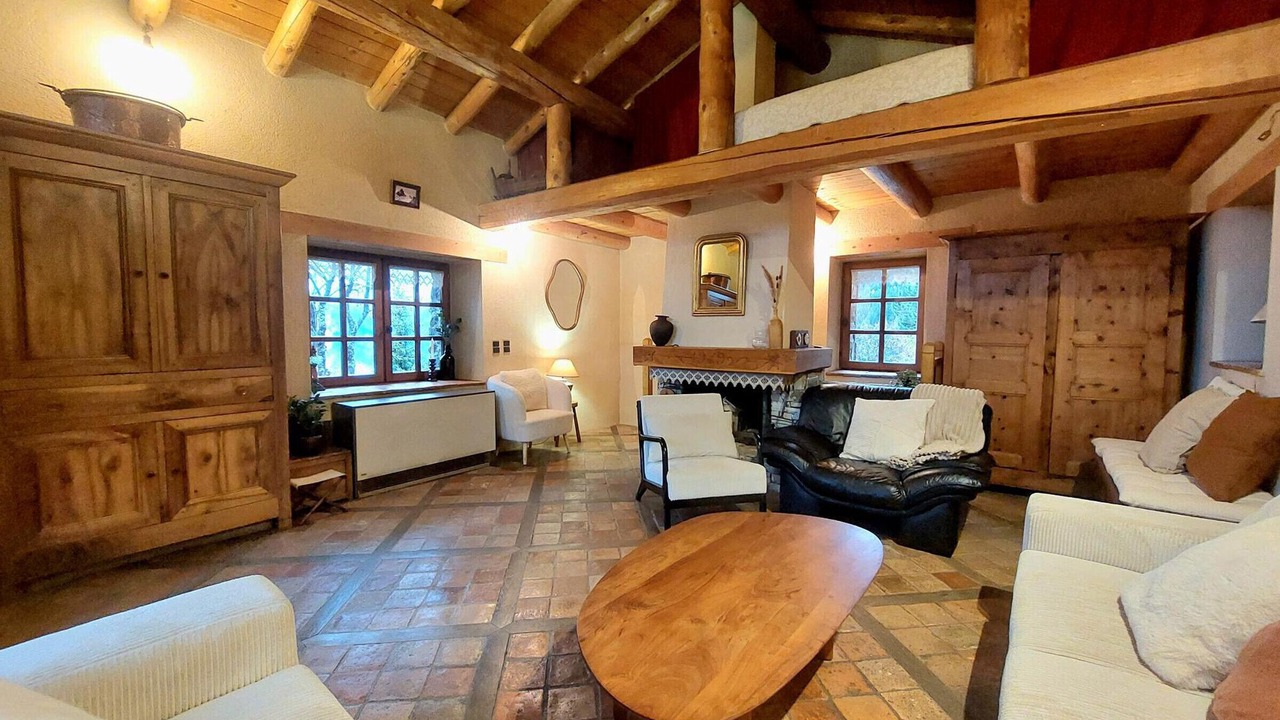 Photo of Livingroom in Arc-1800