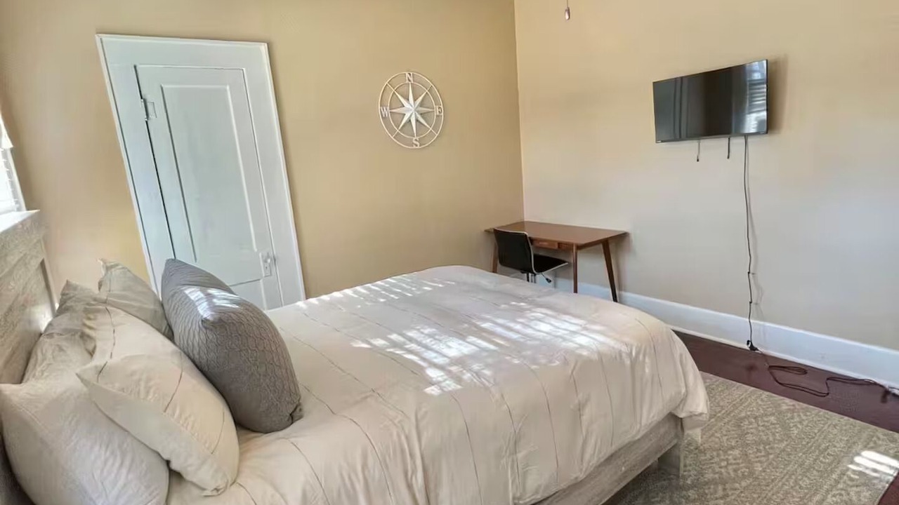 Photo of Bedroom in Highland Historic District