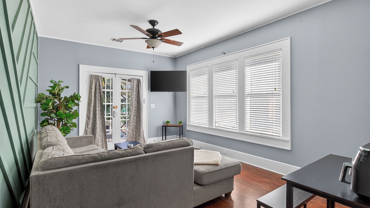 Photo of Livingroom in Highland Historic District