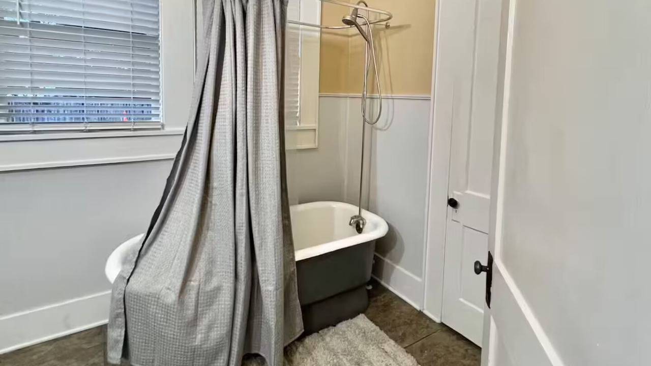 Photo of Bathroom in Highland Historic District