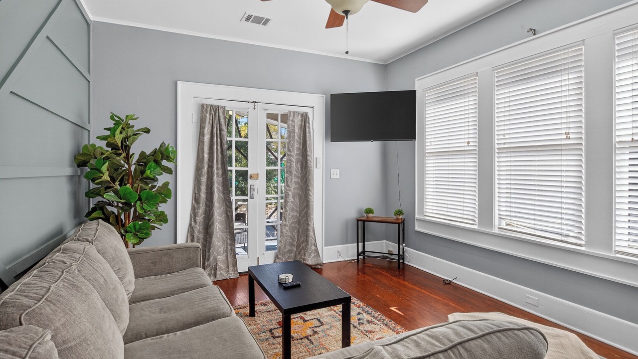 Photo of Livingroom in Highland Historic District