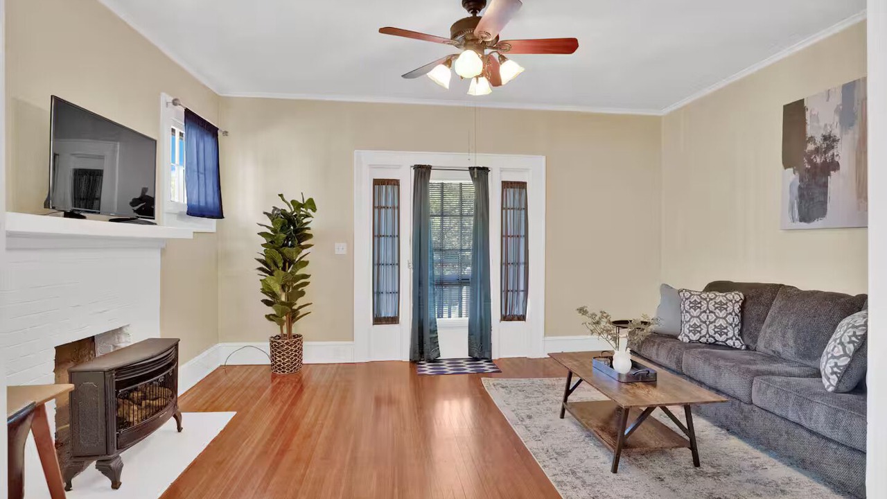Photo of Livingroom in Highland Historic District