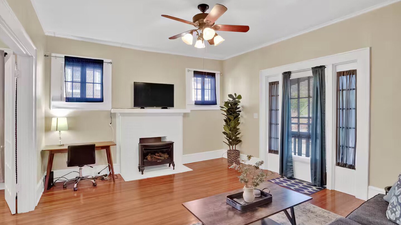 Photo of Livingroom in Highland Historic District