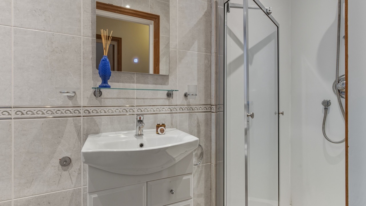 Photo of Bathroom in Queenhithe