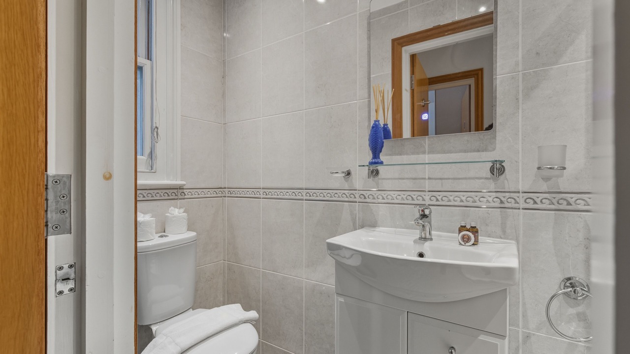 Photo of Bathroom in Queenhithe