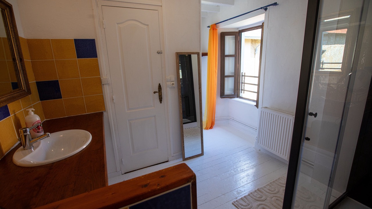 Photo of Bathroom in Saint-Denis-le-Gast