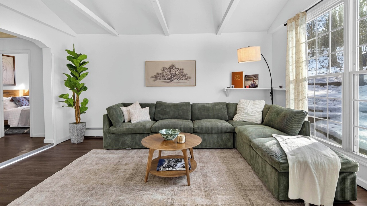 Photo of Livingroom in Newtonville