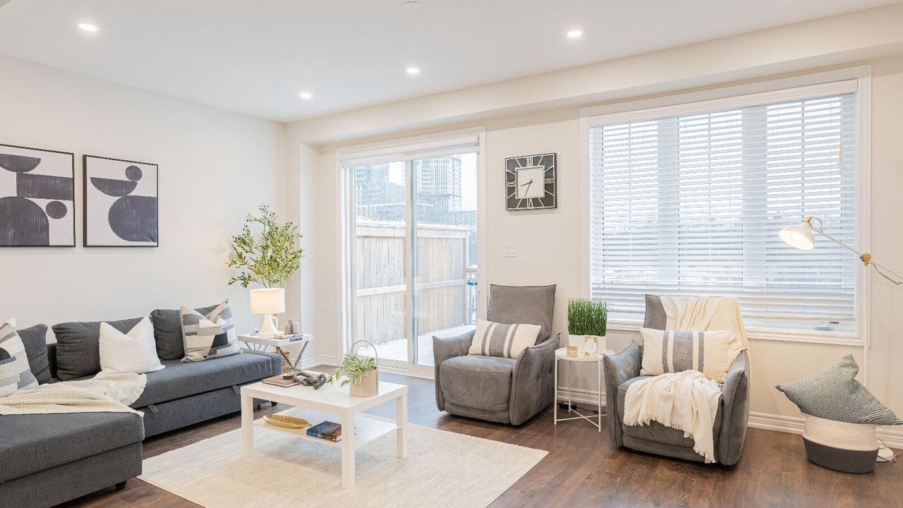 Photo of Livingroom in Oakville