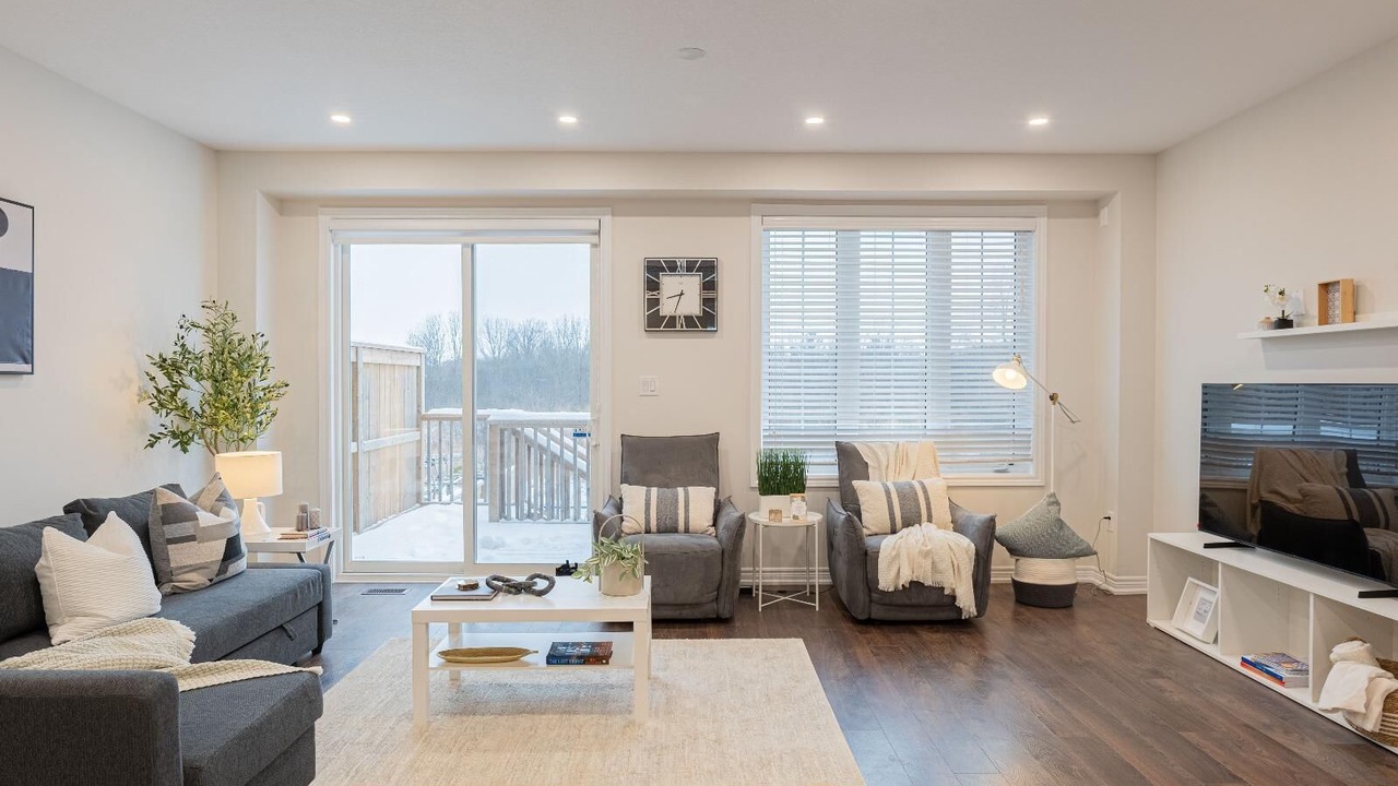 Photo of Livingroom in Oakville