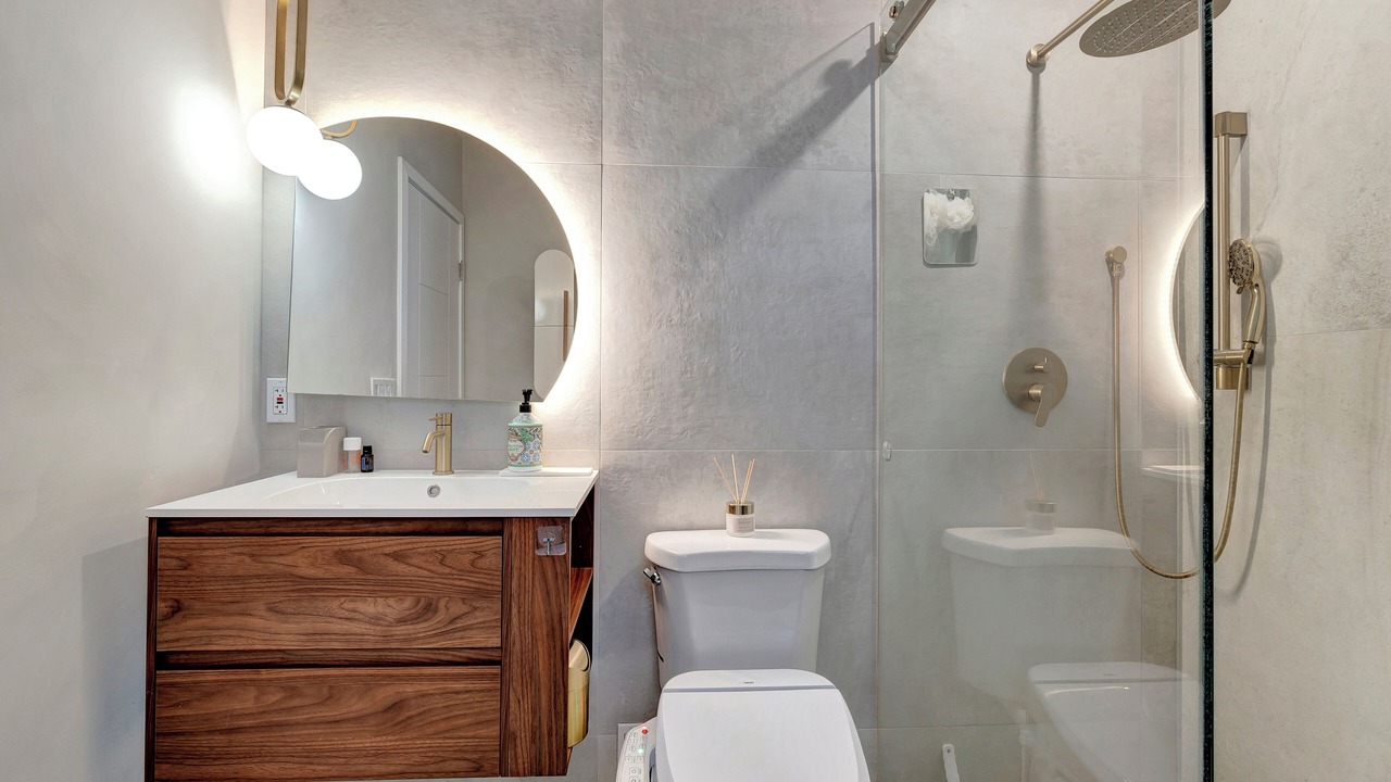 Photo of Bathroom in Northeast Anaheim