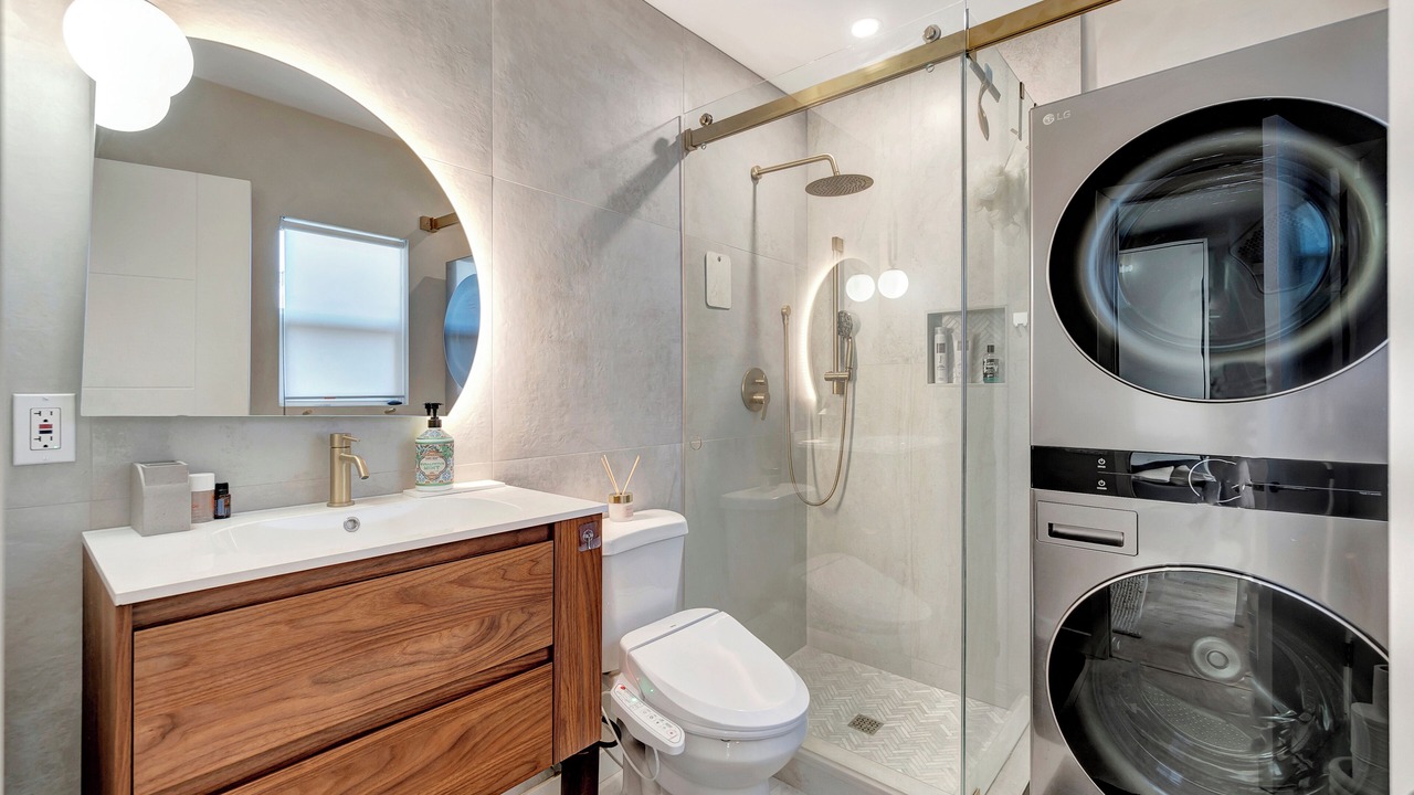 Photo of Bathroom in Northeast Anaheim