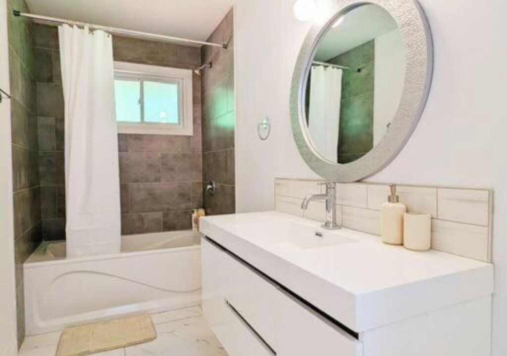 Photo of Bathroom in Bayridge West