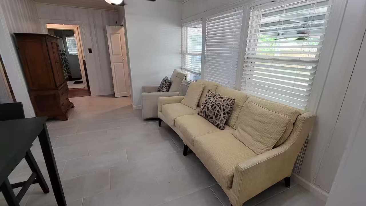 Photo of Livingroom in Foster Place