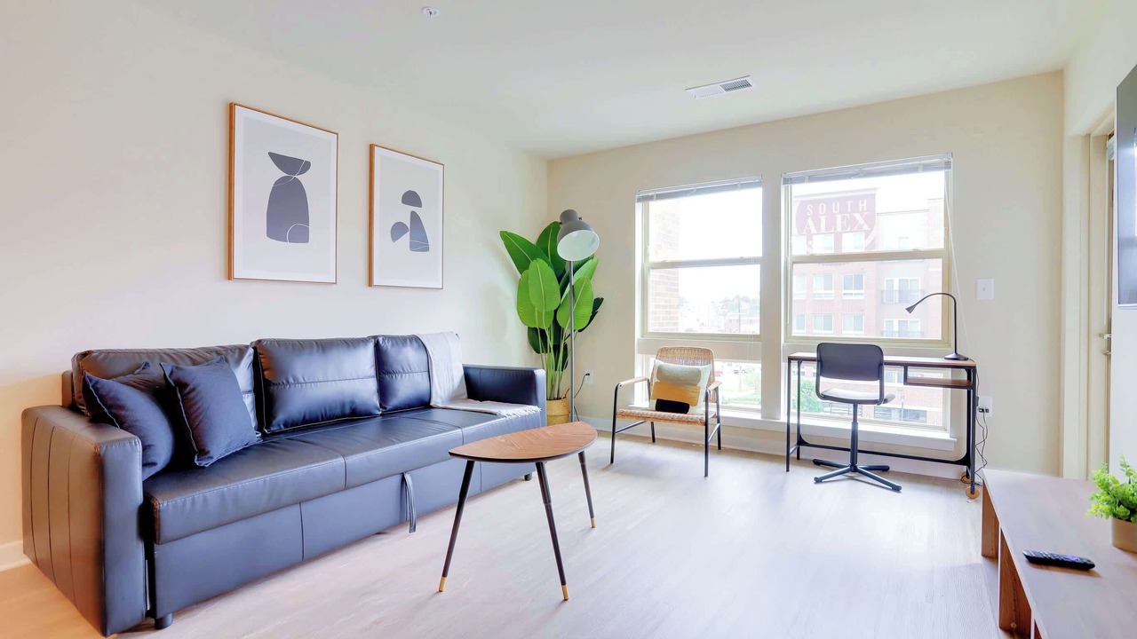 Photo of Livingroom in Jefferson Manor