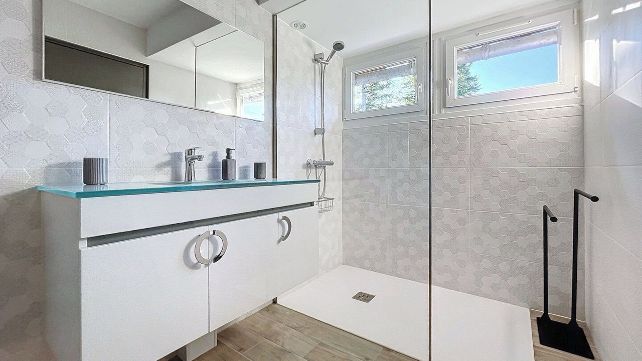 Photo of Bathroom in Samoreau