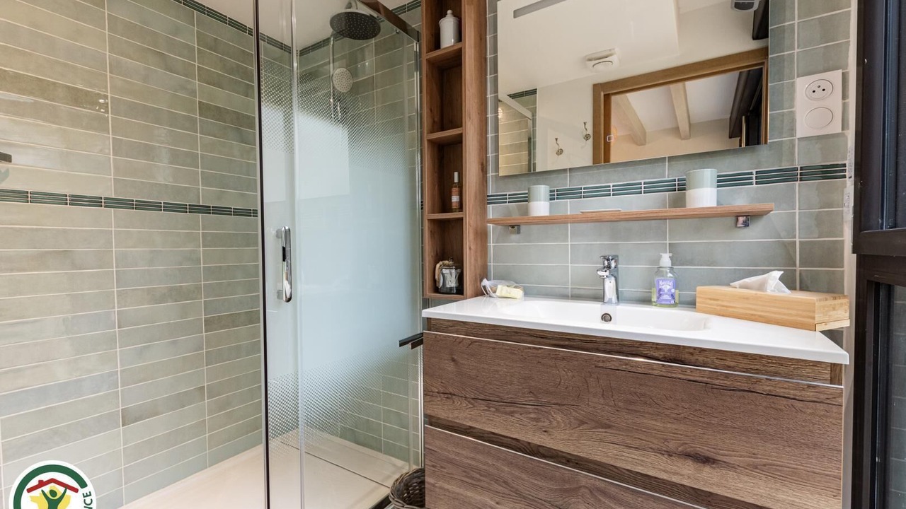 Photo of Bathroom in Les Grandes-Loges