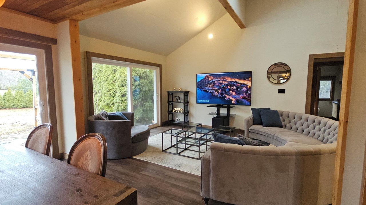 Photo of Livingroom in Big Bay Point