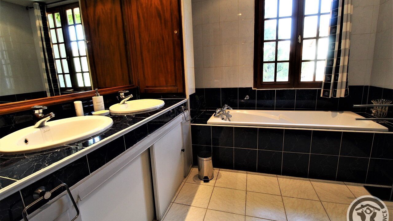 Photo of Bathroom in Saint-Priest