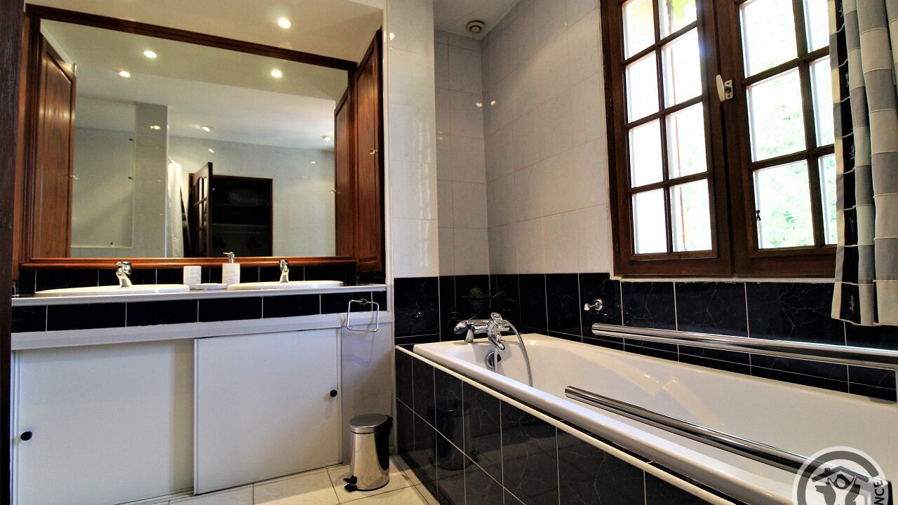 Photo of Bathroom in Saint-Priest