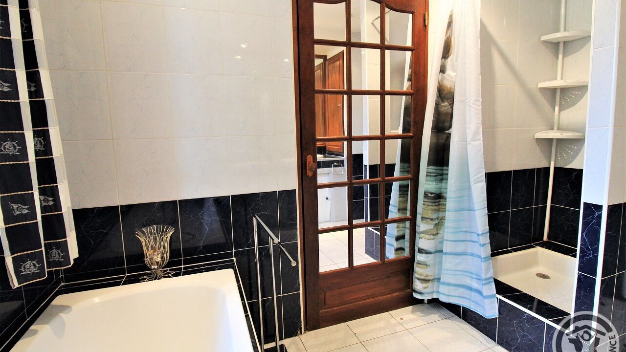 Photo of Bathroom in Saint-Priest