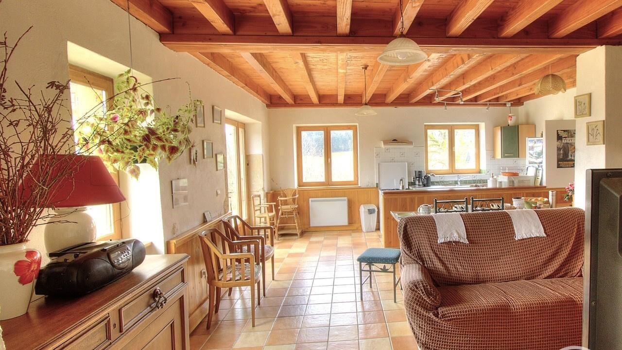 Photo of Livingroom in Poule-les-Echarmeaux