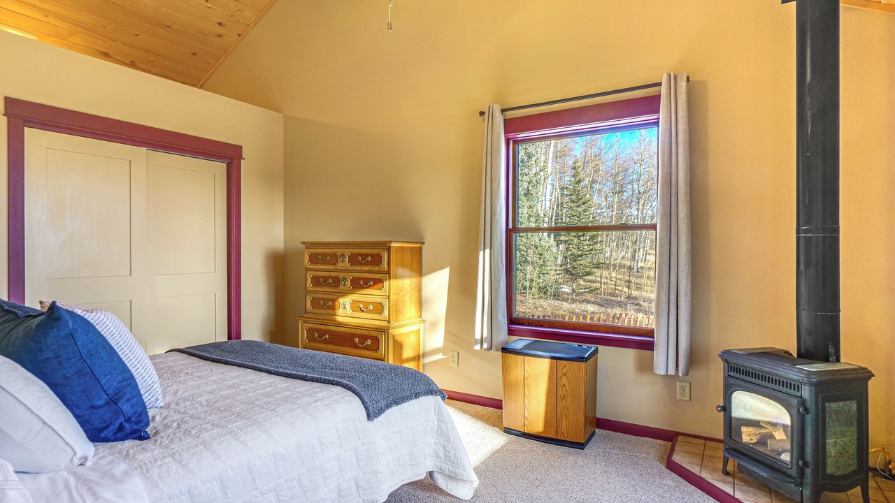 Photo of Bedroom in Warm Springs