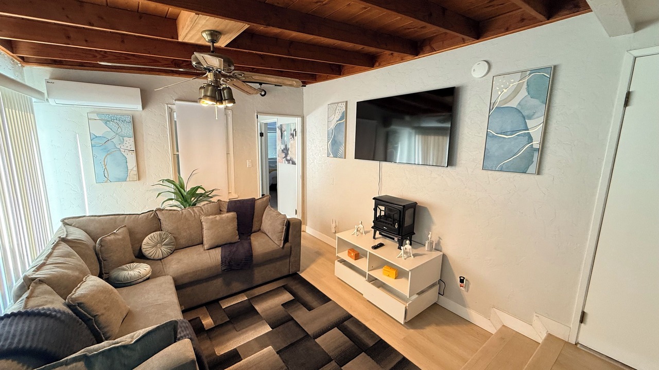 Photo of Livingroom in Upland