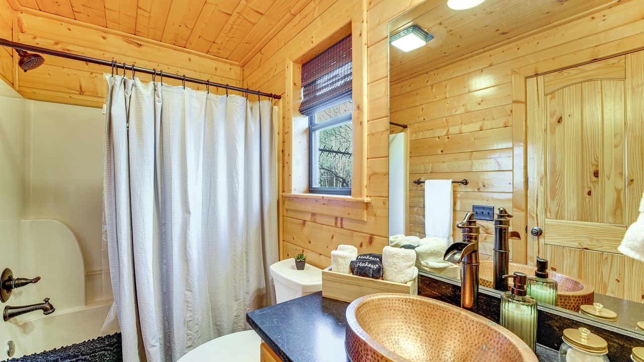 Photo of Bathroom in Maysville