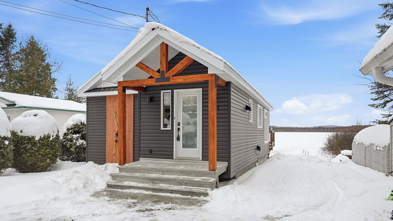 Photo of Outdoor in Adstock