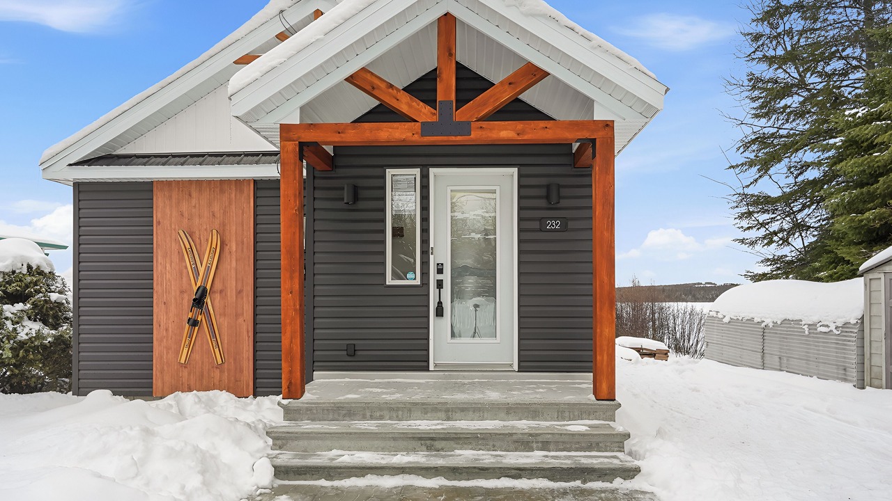 Photo of Outdoor in Adstock