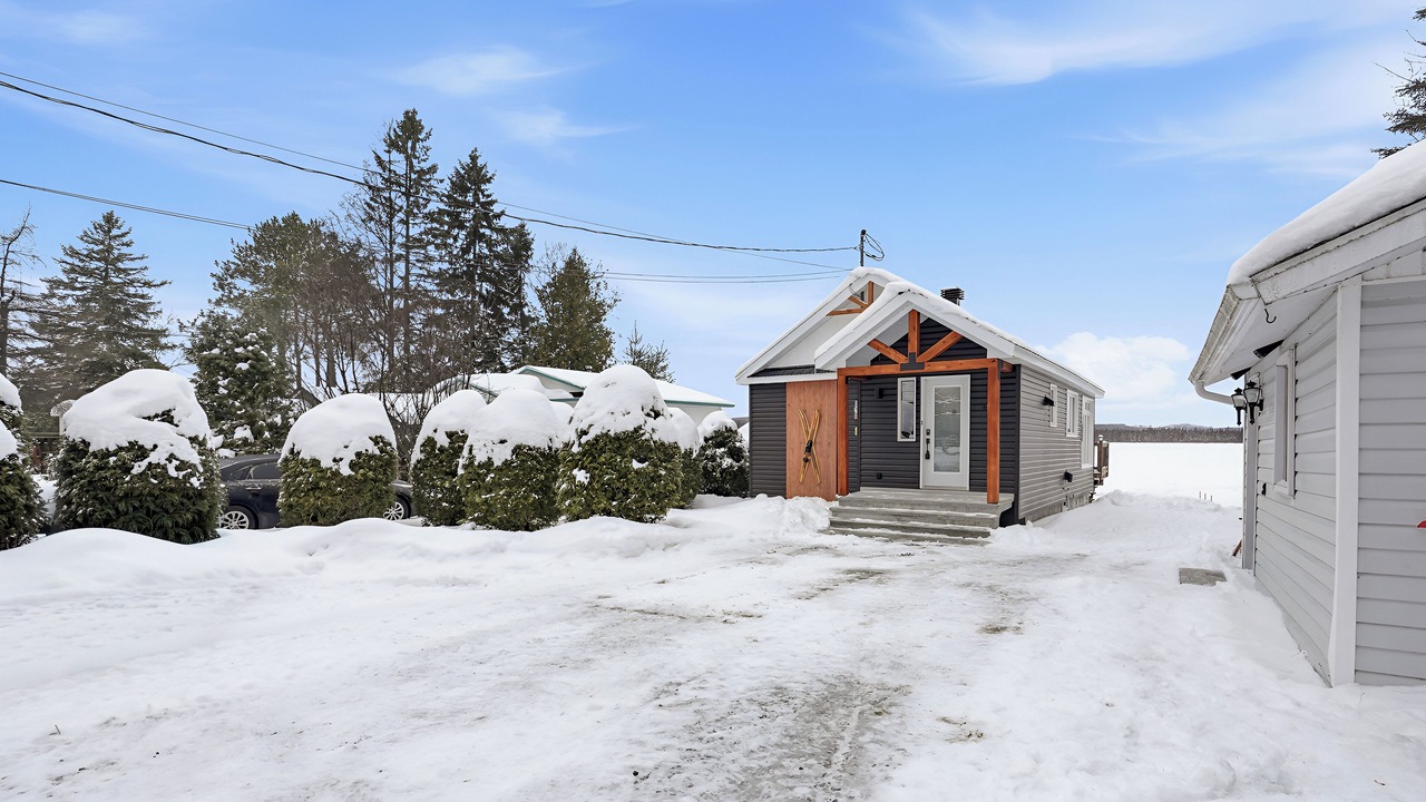 Photo of Outdoor in Adstock