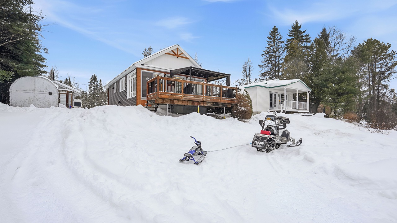 Photo of Outdoor in Adstock