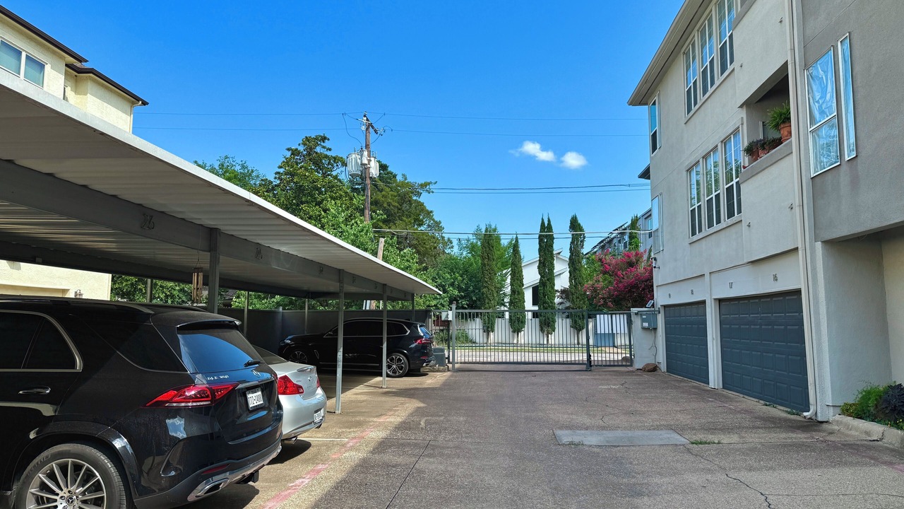 Photo of Outdoor in Oak Lawn