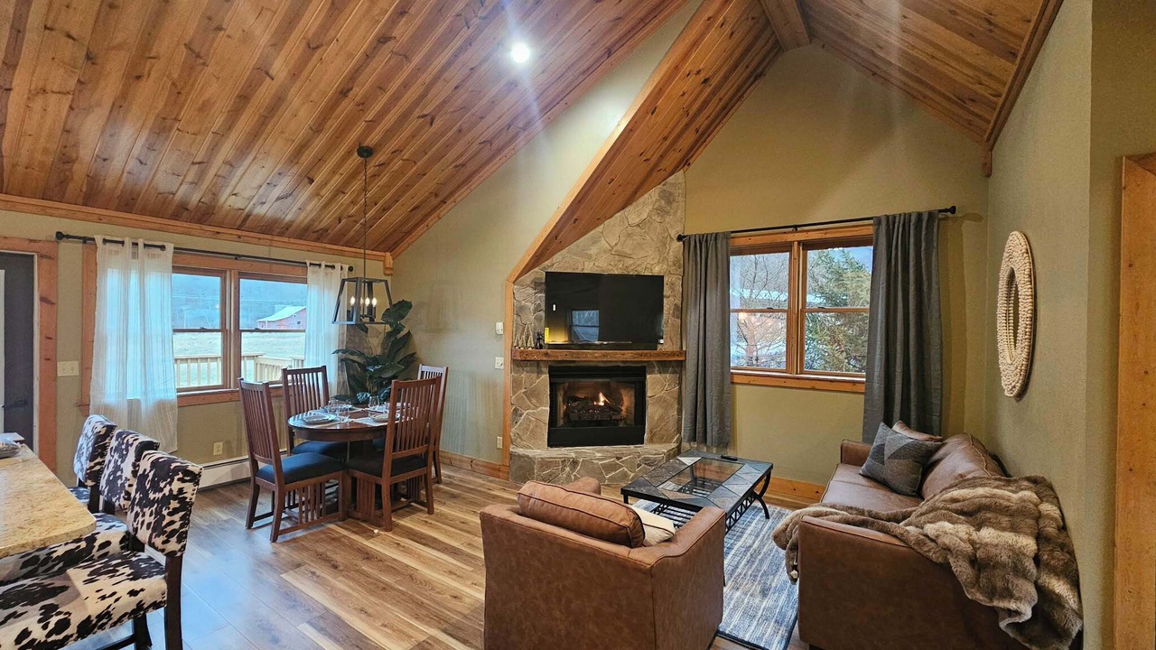 Photo of Livingroom in Snowshoe