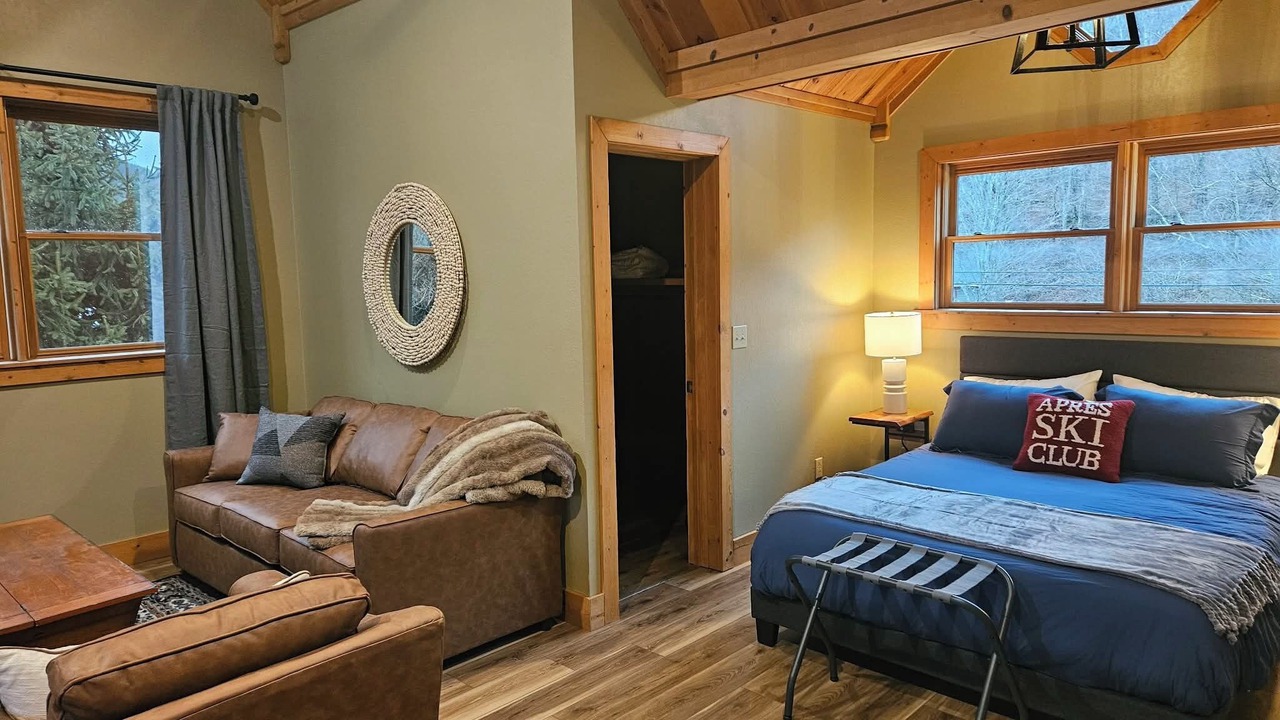 Photo of Bedroom in Snowshoe