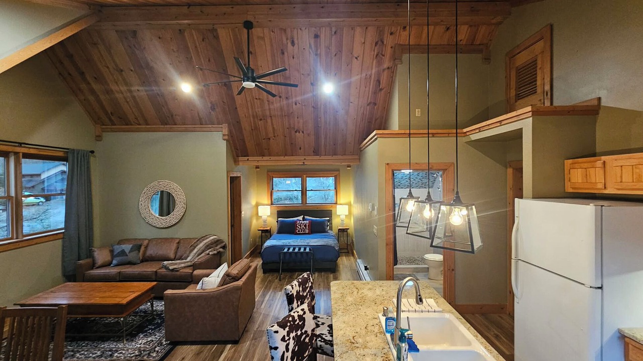 Photo of Bedroom in Snowshoe
